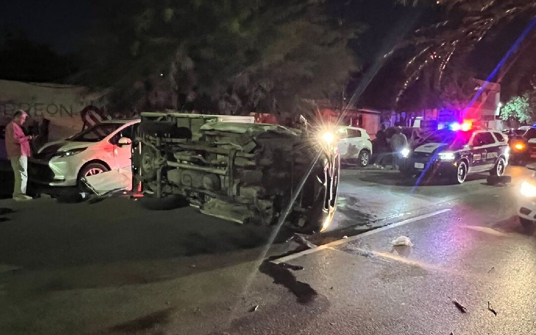 Accidente en Torreón: Conductor Vuelca y Choca Cuatro Autos