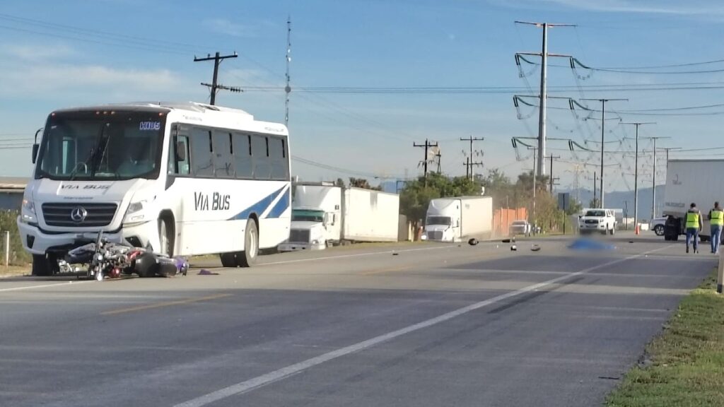 Tragedia vial: Motociclista muerto tras choque y arrollamiento en Ciénega de Flores, Nuevo León