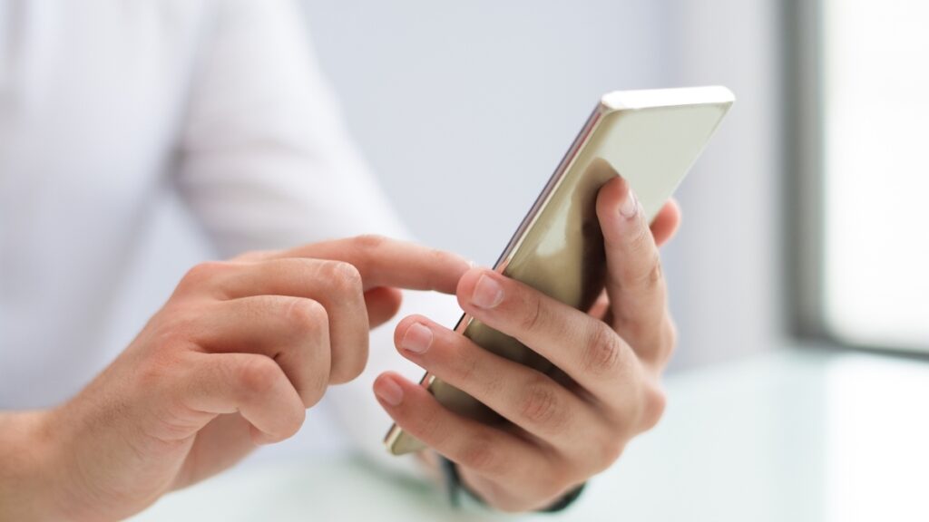 Mexicanos deben registrar su número de teléfono con su CURP para evitar el bloqueo