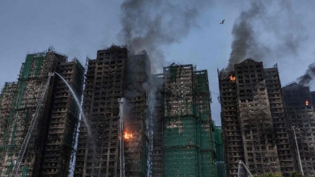 Incendio en Hong Kong cobra la vida de 160 personas: se reportan seis desaparecidos