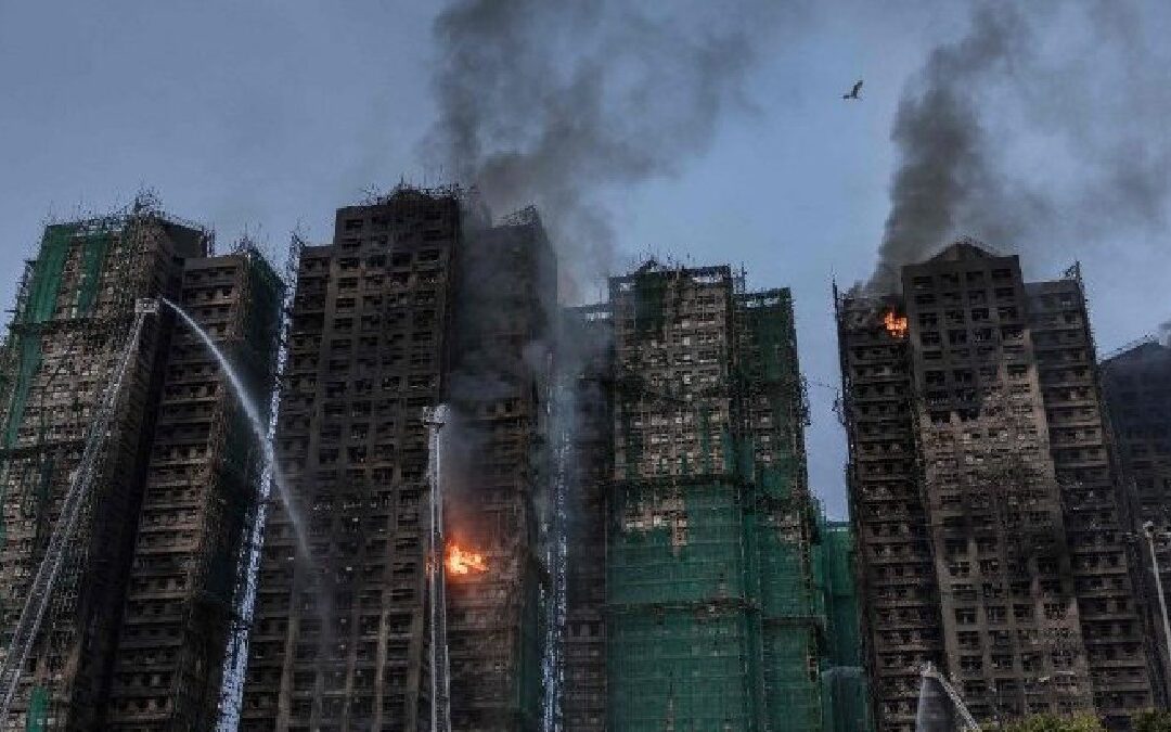 Incendio en Hong Kong cobra la vida de 160 personas: se reportan seis desaparecidos