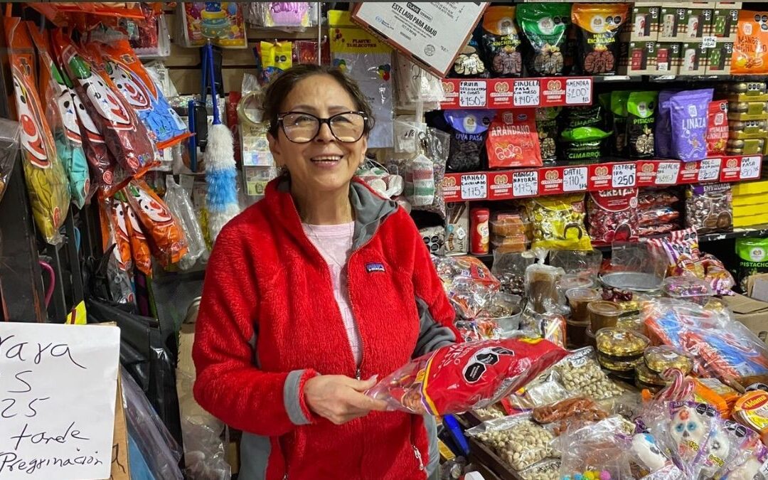 La Venta de Dulces en el Mercado Alianza de Los Ángeles Aún es Lenta: Comerciantes Ambicionan un Repunte