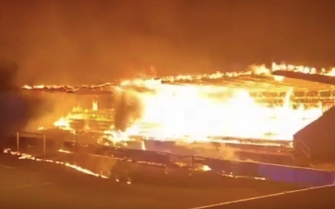 Incendio en estadio de Los Ángeles: menores de edad reaccionan ante el fracaso de su equipo