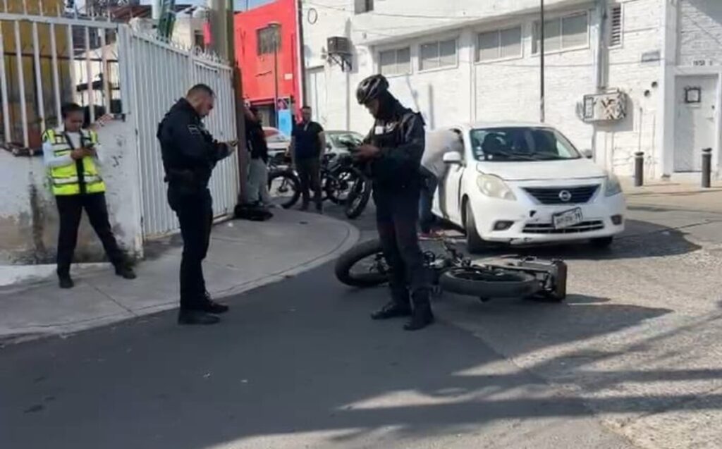 Accidente en Los Ángeles: Vehículo Impacta a Policía en Bicicleta y Causa Lesiones