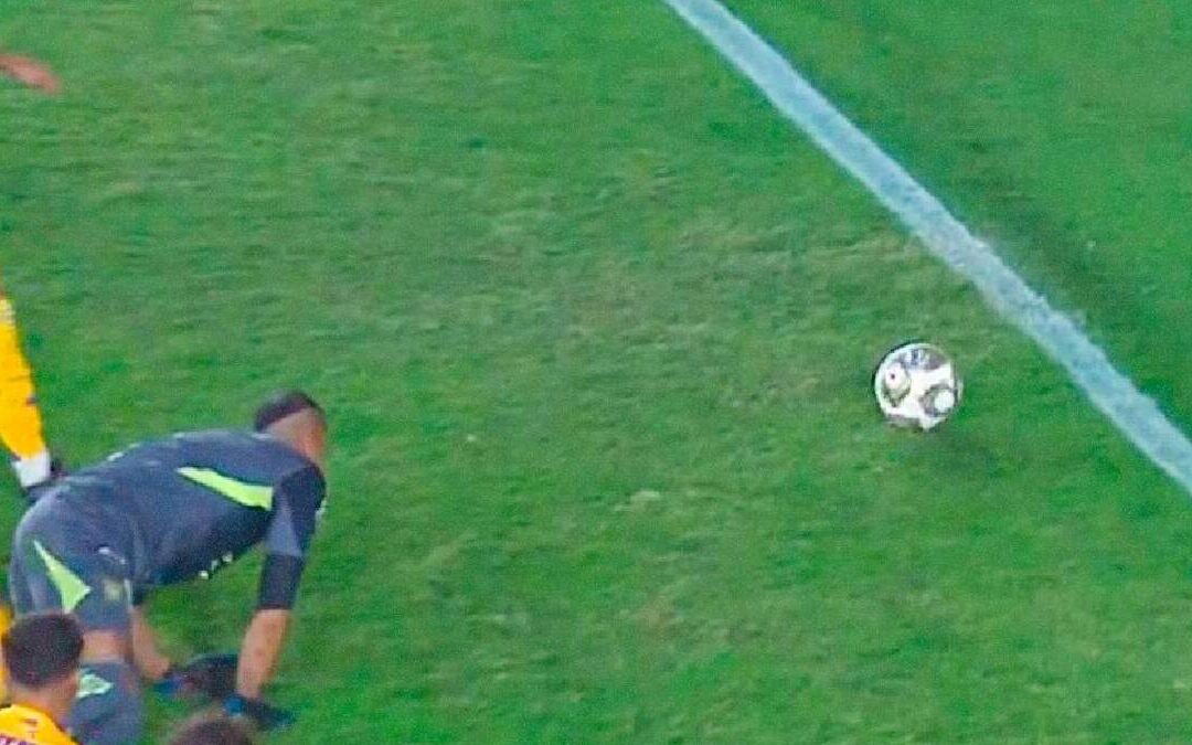 ¡Milagro en la Final! Tigres se salva de un gol gracias al pasto