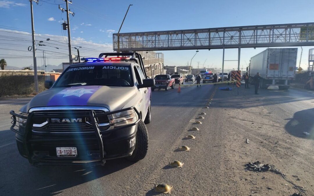 Mujer muerta en accidente de tráfico en la carretera Torreón-Matamoros tras obstrucción de puente peatonal