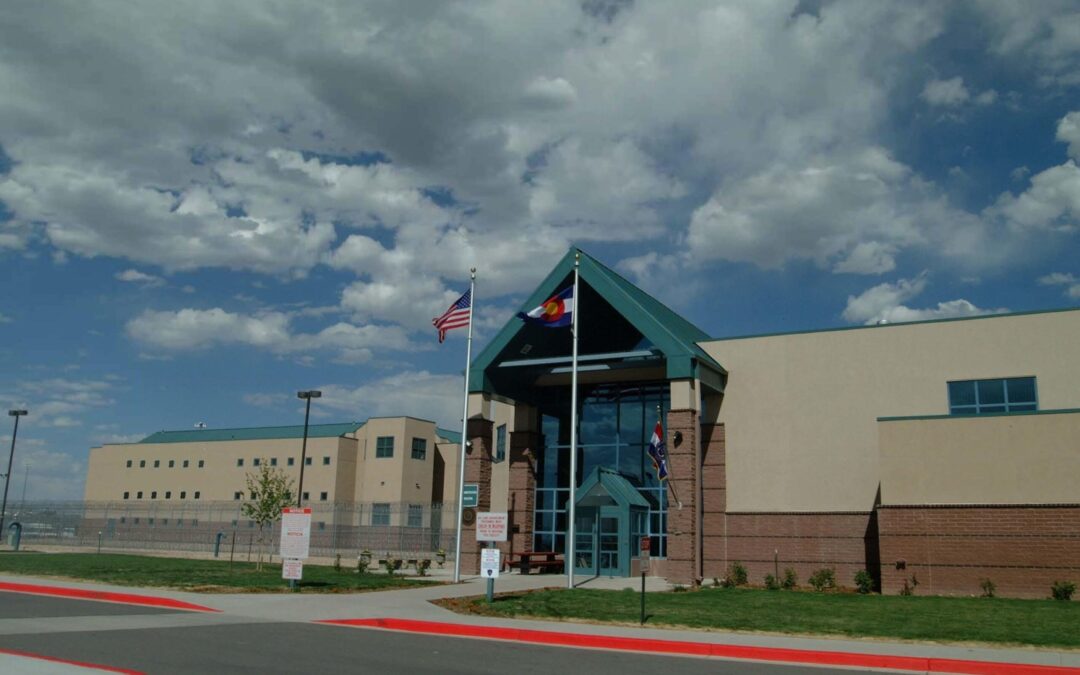 Gobierno Federal Investiga Derechos Constitucionales en el Sistema Penitenciario de Colorado