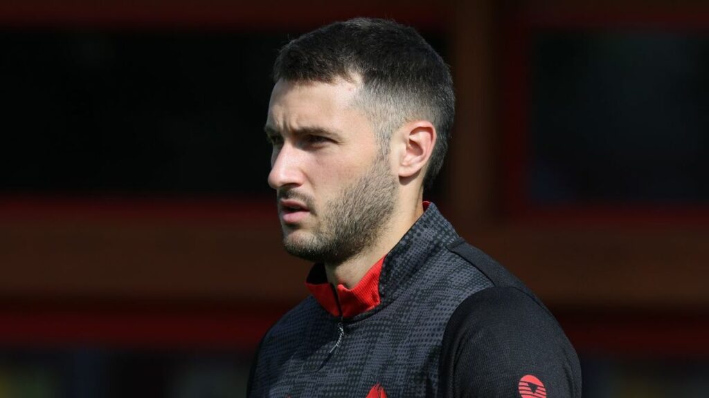 Santiago Gimenez: ¿por qué entrena por separado a pesar de su alta médica?