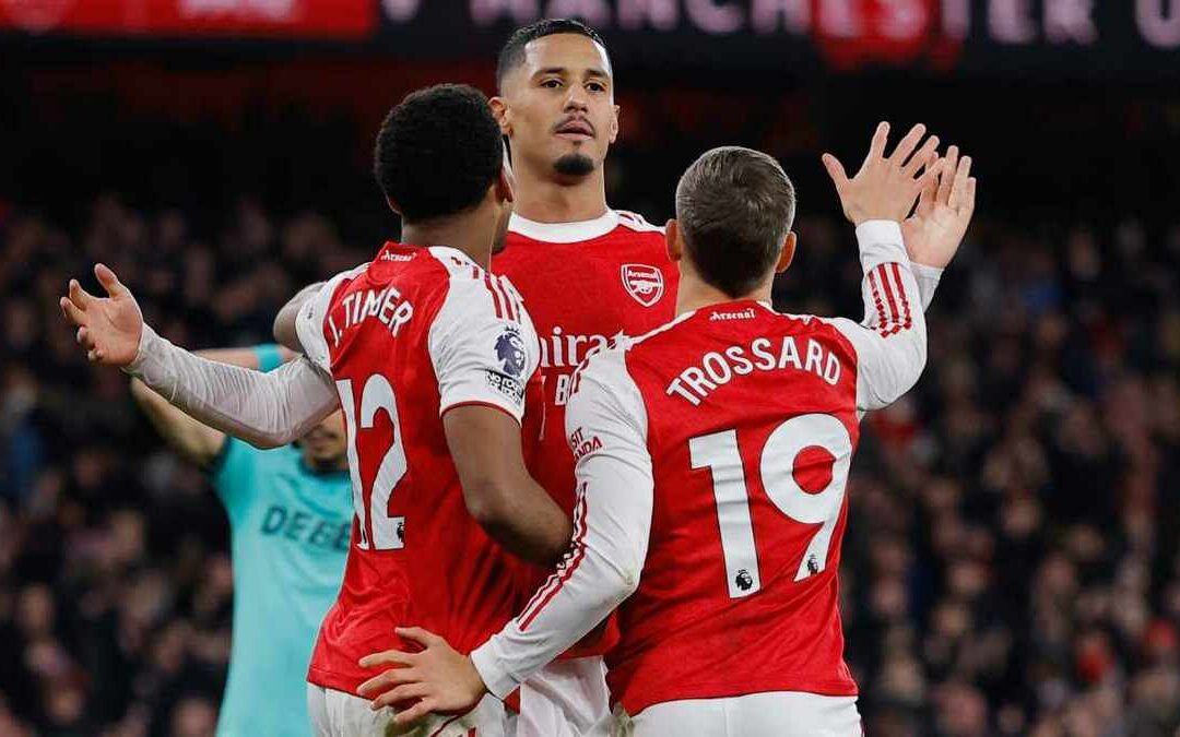 Arsenal logra una sufrida victoria ante el colista Wolverhampton gracias a dos autogoles