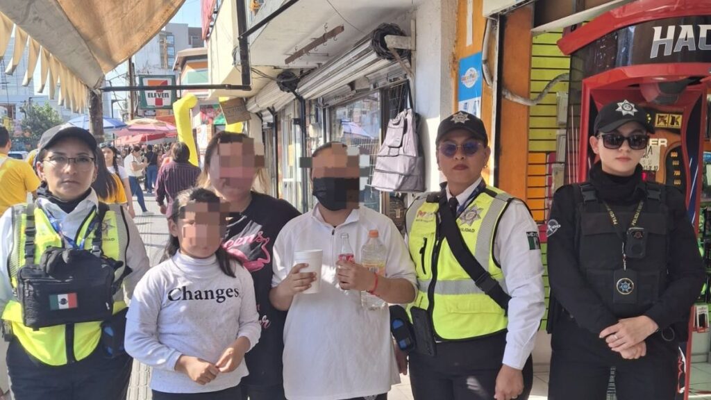 Localizan a hermanas menores extraviadas en el Centro de Monterrey durante las compras navideñas