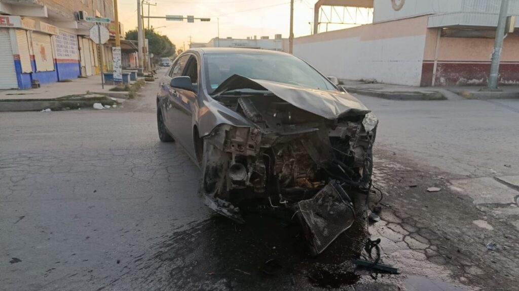 Accidente Vehicular en San Pedro: Fuerte Choque Provoca DaƱos Materiales