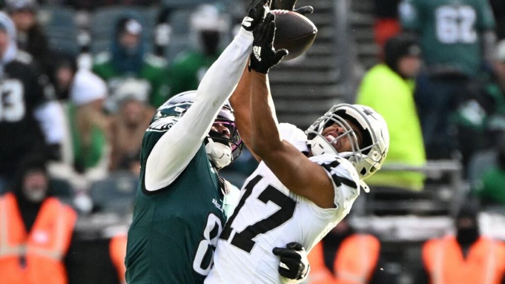 Eagles Vencen a Raiders y Aseguran su Camino en la NFL