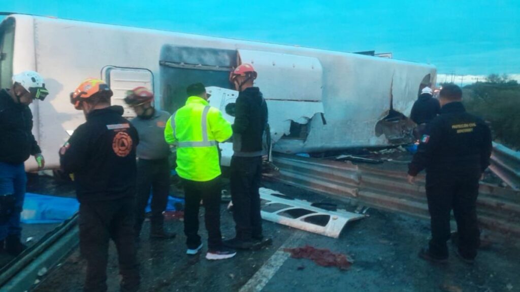 Trágica volcadura de camión en Apodaca: múltiples muertos y heridos