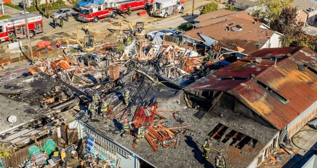 Explosión de Gas en Los Ángeles: Impactante Video Captura La Fuga que Destruyó una Casa
