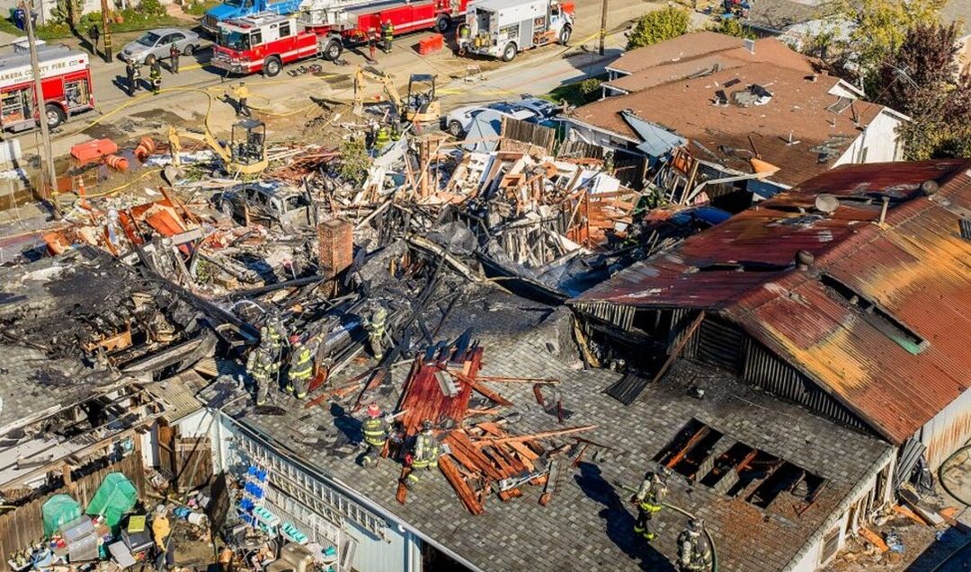 Explosión de Gas en Los Ángeles: Impactante Video Captura La Fuga que Destruyó una Casa