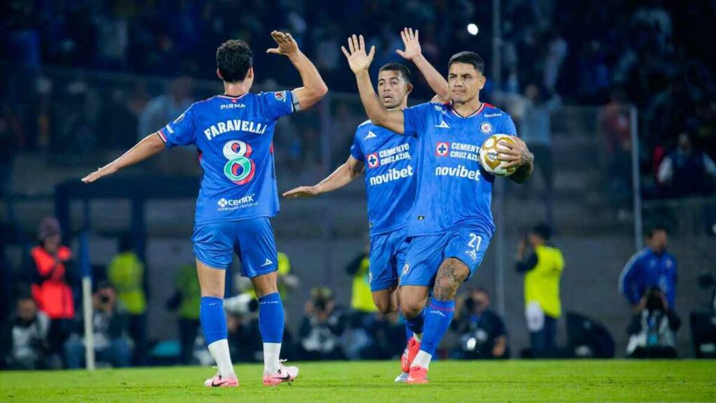 Cruz Azul Contempla Refuerzo: Delantero Sudamericano en la Mira