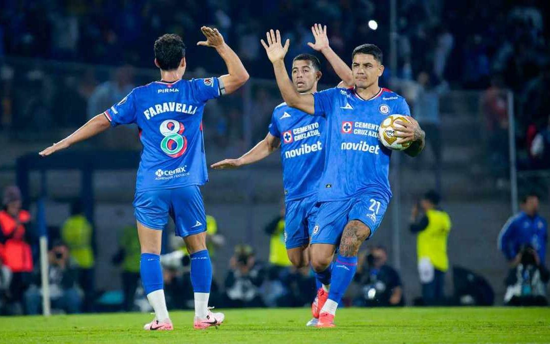 Cruz Azul Contempla Refuerzo: Delantero Sudamericano en la Mira