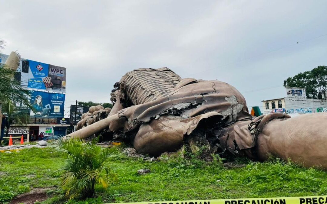 Colapsa el Monumento al Colotero en Álamo Temapache por Inundaciones