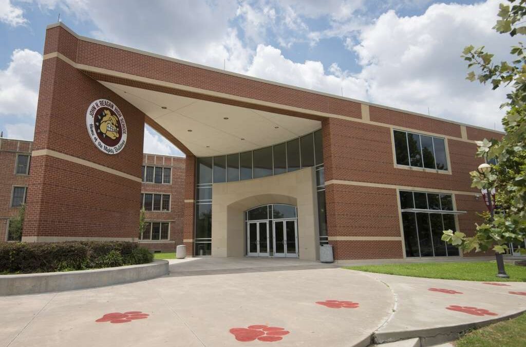 Mayor Presencia Policial Tras Amenaza en Heights High School de Wichita