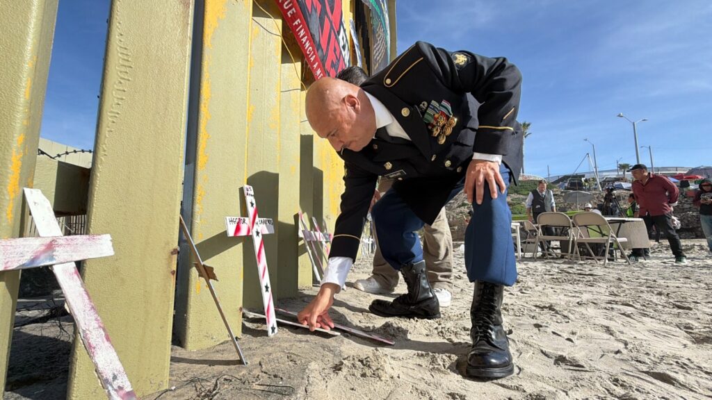 Día Internacional del Migrante: Cruces en el Muro Fronterizo Recuerdan Vidas Perdidas