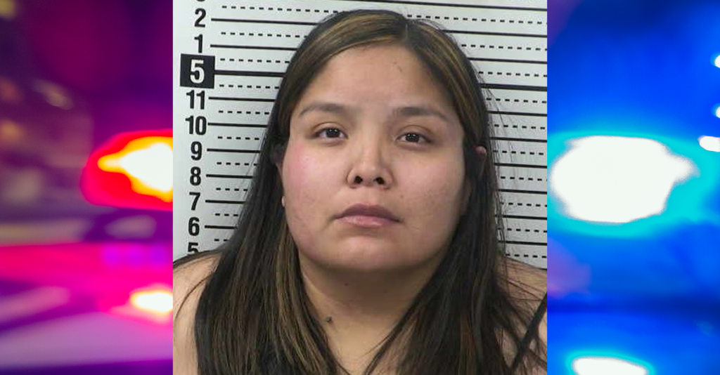 Mujer ebria causa accidente automovilístico en Doña Ana y cae en zanja con sus cuatro hijos