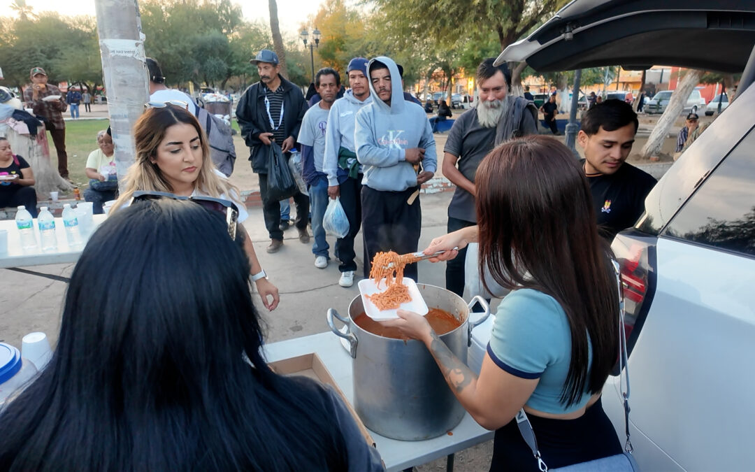 Entrega de Alimentos: Un Acto de Solidaridad en Los Ángeles