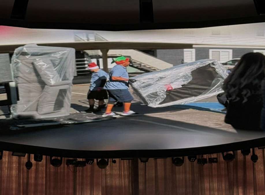 30 Familias de Las Vegas Transforman su Navidad con Regalos y Hogares Nuevos