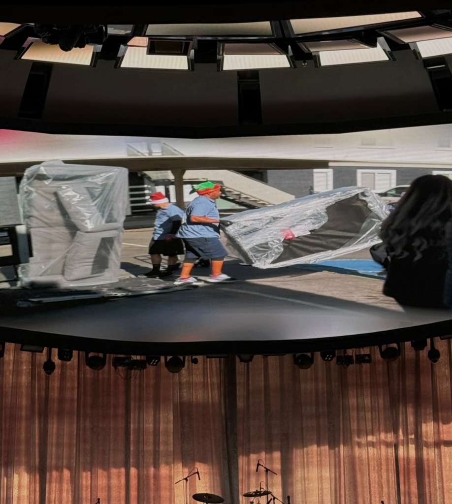 30 Familias de Las Vegas Transforman su Navidad con Regalos y Hogares Nuevos