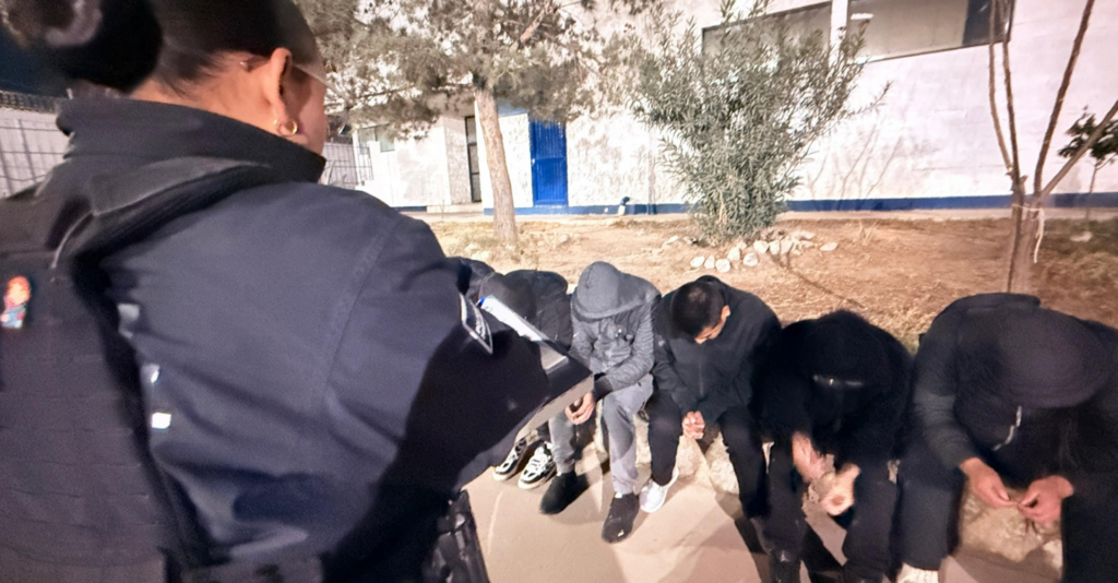 Rescate en Ciudad Juárez: Policías salvan a nueve personas y arrestan a cuatro sospechosos