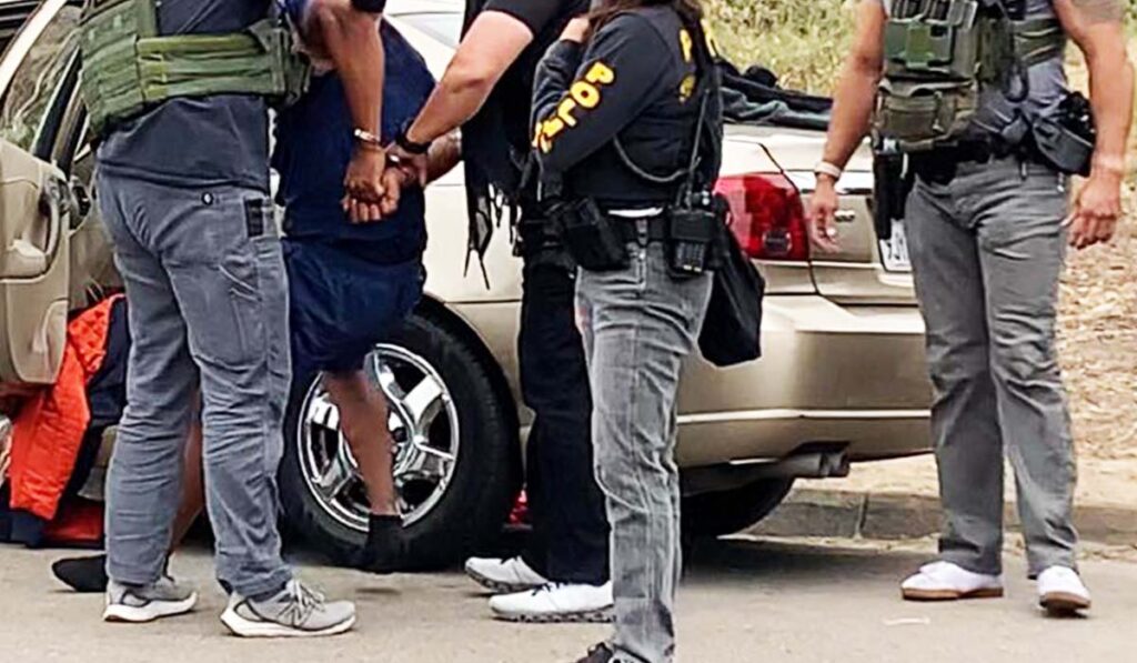 Gobierno de EE. UU. ofrece $3,000 a inmigrantes indocumentados para programa de salida voluntaria