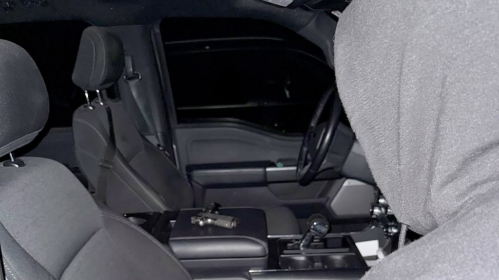 La Policía de Las Cruces advierte sobre el riesgo de dejar armas en vehículos