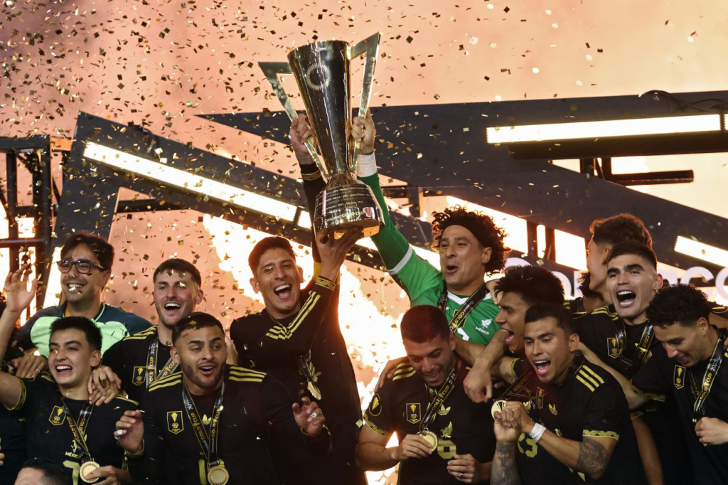 La Victoria del ‘Tri’ en la Copa Oro: Un Símbolo de Esperanza para la Comunidad Mexicana en EE. UU.