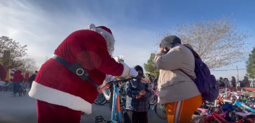 Santa Bombero: La magia de la Navidad en Ciudad Juárez cumple sueños de miles de niños