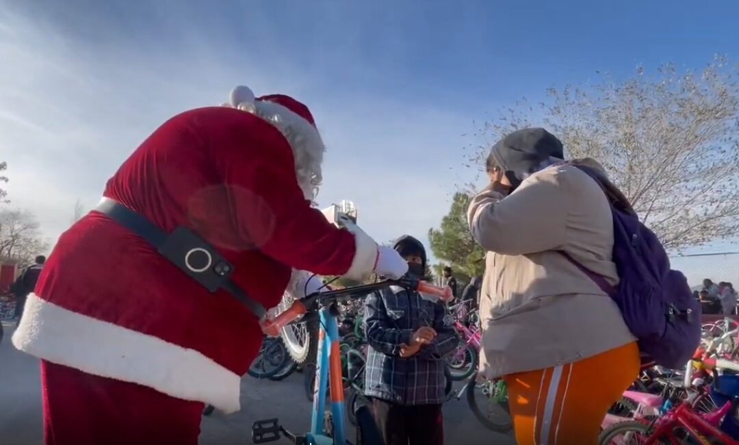 Santa Bombero: La magia de la Navidad en Ciudad Juárez cumple sueños de miles de niños