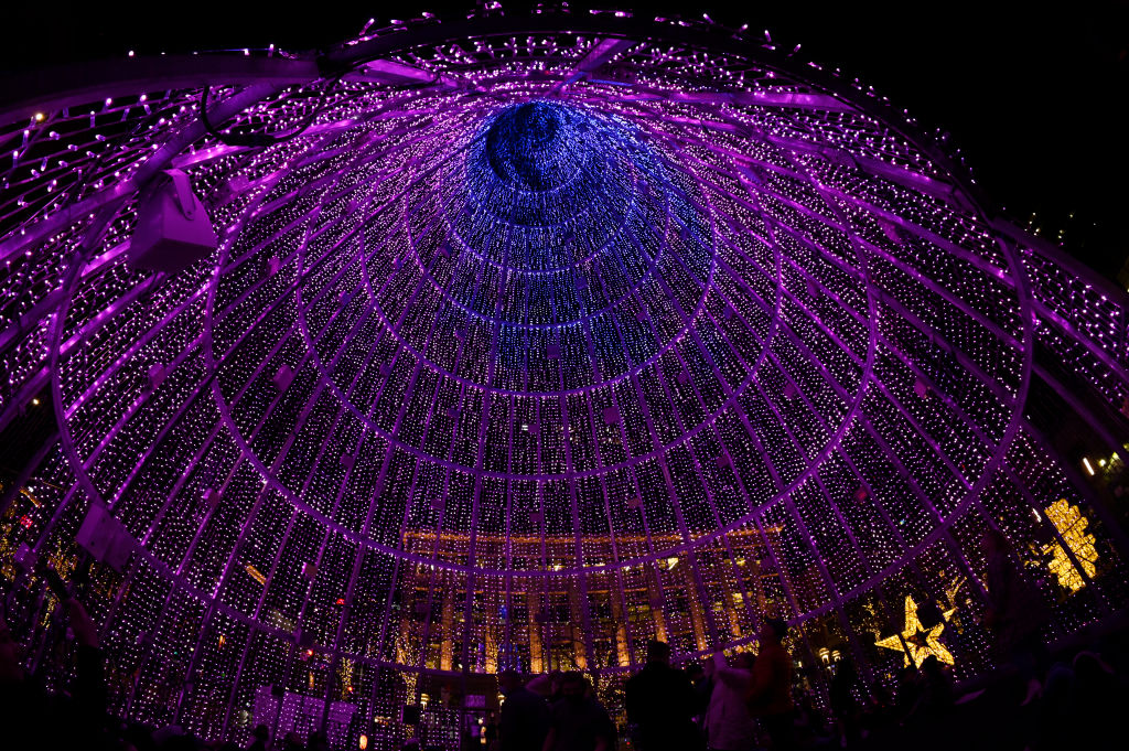 Descubre por qué las luces navideñas en Denver brillan hasta enero