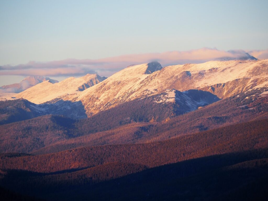 Esquí en Colorado: Estaciones luchan con menos de 70 pulgadas de nieve en el invierno 2025-26