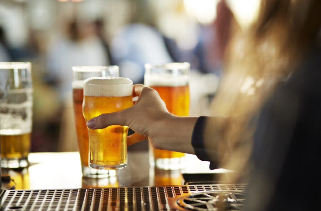 Arvada Celebra la Inauguración de su Nueva Zona de Consumo Común con un Brindis Comunitario