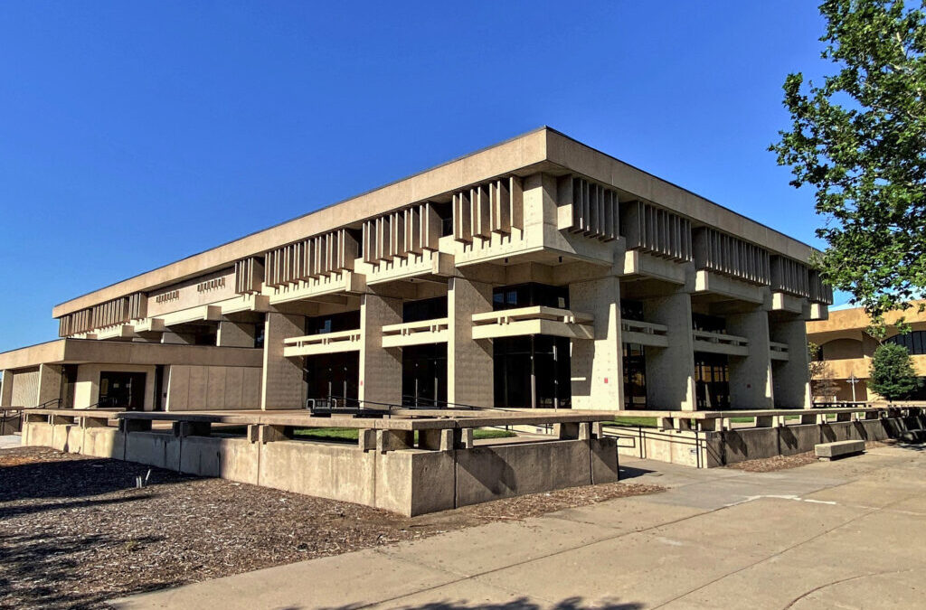 Renovación de la Biblioteca de Wichita: Un Futuro como Centro de Eventos