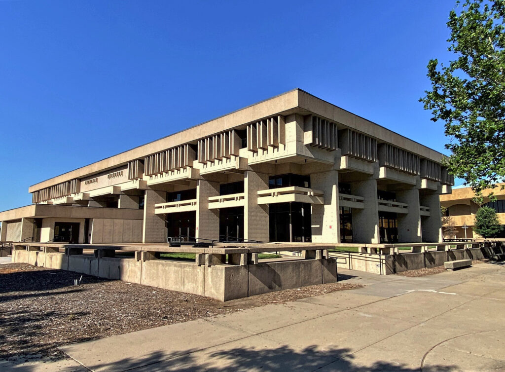 Renovación de la Biblioteca de Wichita: Un Futuro como Centro de Eventos