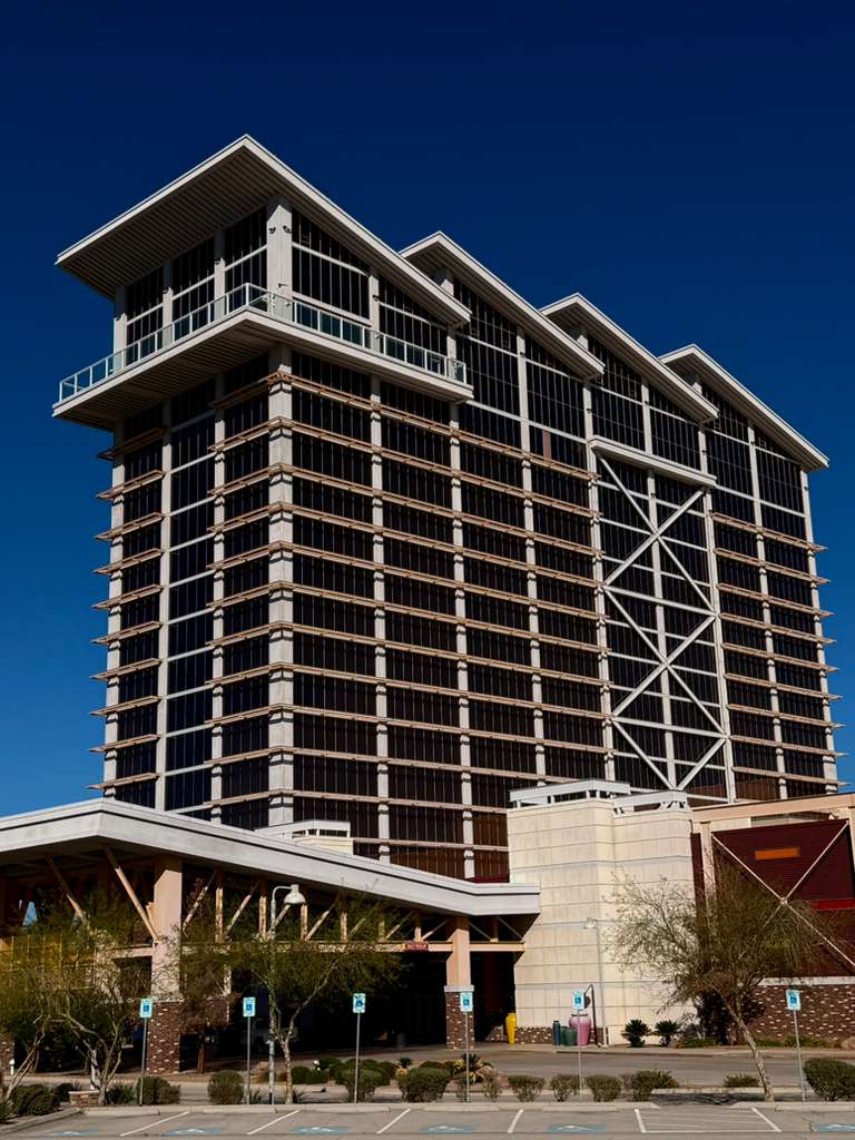 Demolición del Eastside Cannery: Un Cambio Significativo en Boulder Strip