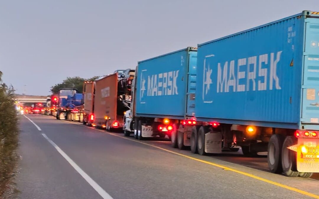 Cierre de la Autopista Siglo XXI Genera Crisis de Transporte de Carga en Puerto Lázaro Cárdenas