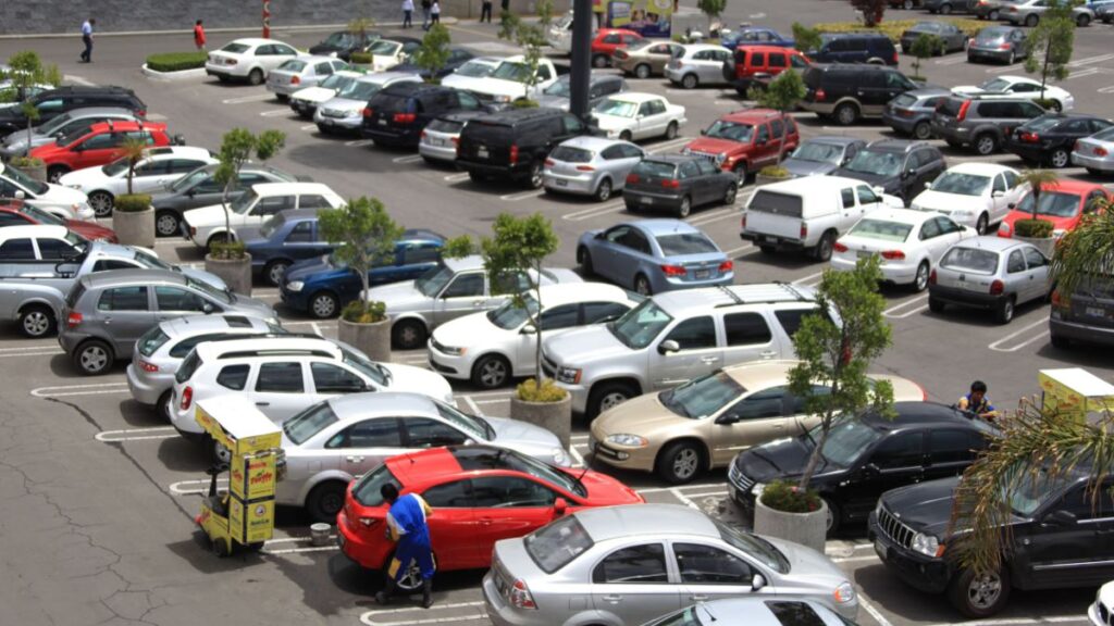 Puebla: Estacionamientos gratuitos en plazas comerciales propuestos por el gobierno