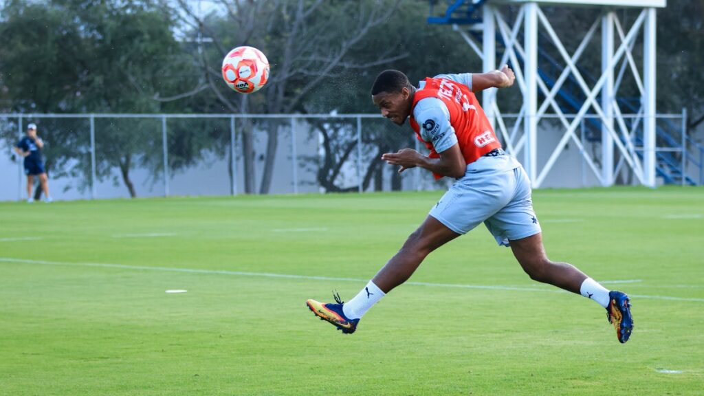Anthony Martial se pierde el entrenamiento con Rayados: ¿Qué pasó?