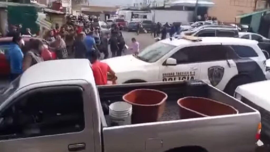 Actos de Violencia: Comerciantes Agreden a Policías Durante Operativo Antipirotecnia en Querétaro