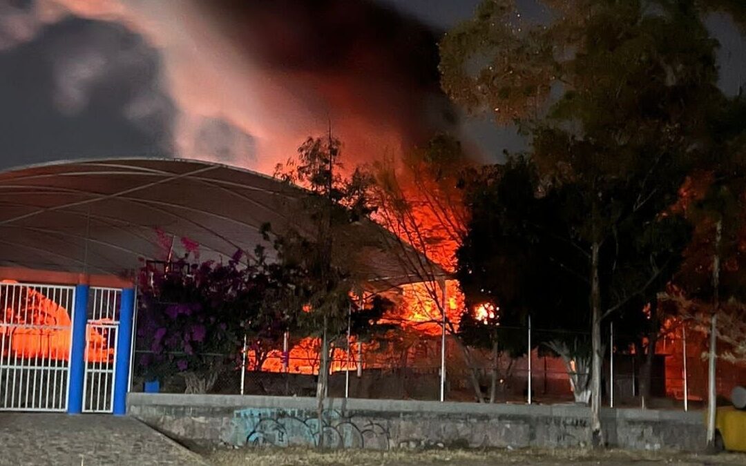 Incendio en SABES de Sauceda, Guanajuato: Aula se pierde en llamas