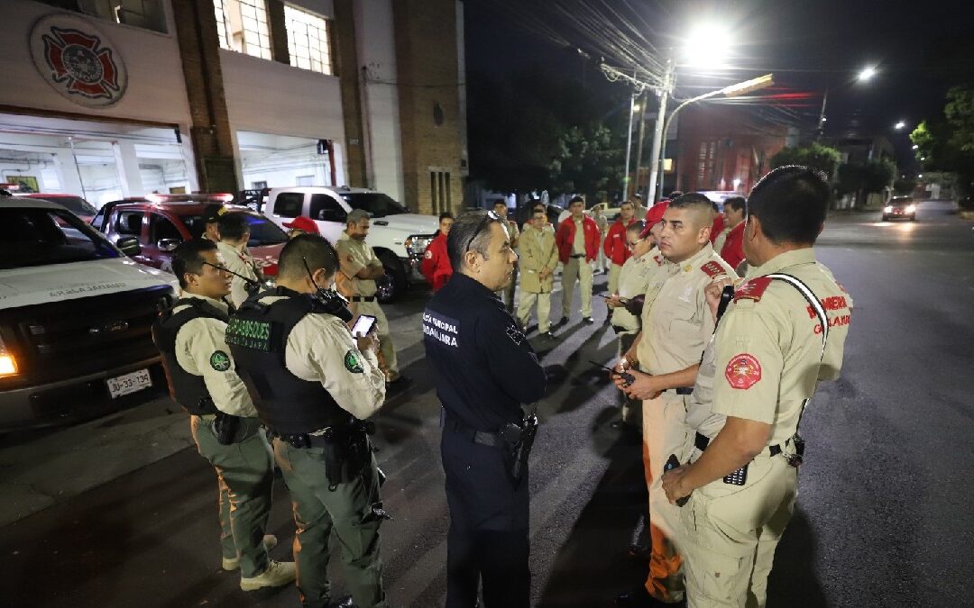 Guadalajara y Zapopan: Bomberos Apagan 45 Fogatas en Año Nuevo