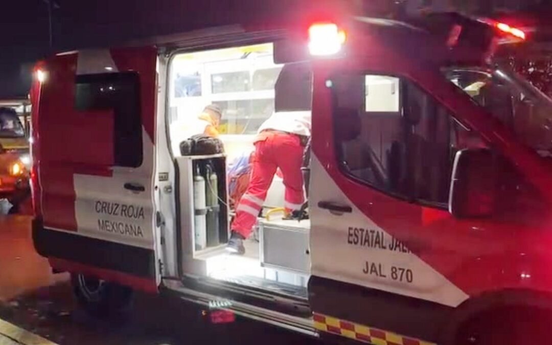 Policía de Guadalajara en Estado Crítico Tras Atropello en Periférico Sur