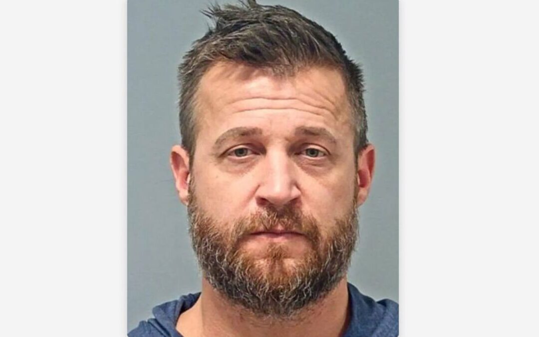 Detienen a Exestrella de Reality Show por Graves Cargos de Abuso de Menores y Animales