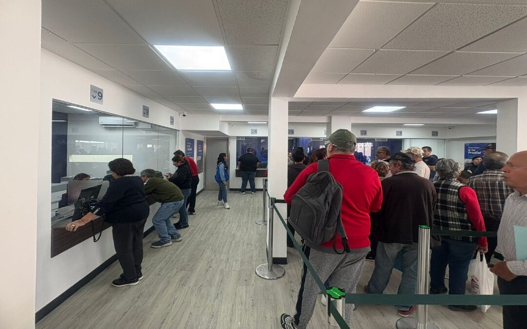 Largas Filas para Pagar el Predial en San Nicolás: Segundo Día del 2026