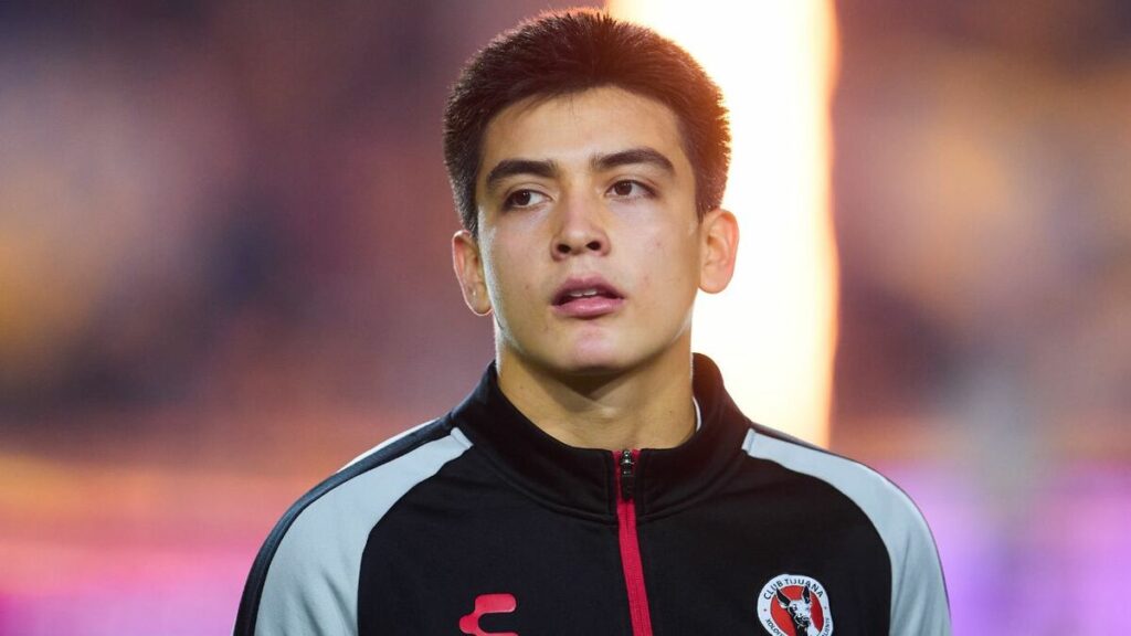 Gilberto Mora: La Promesa del Fútbol Mexicano que Brilla en Uruguay